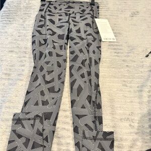 Lululemon Swift Speed HR Tight 28” Black White Print Leggings Size 2 NWT